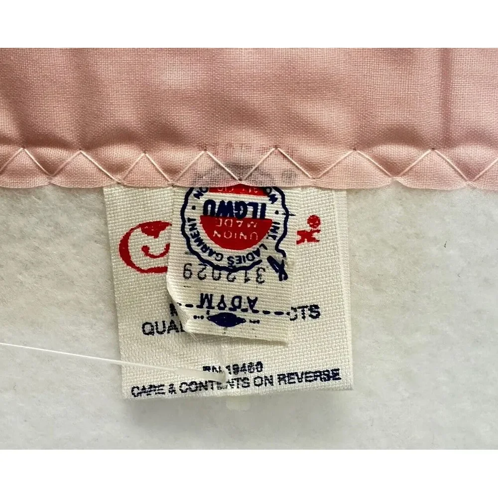 Vintage QUILTEX BABY BLANKET white Letter O Monogram with Flowers USA UNION MADE